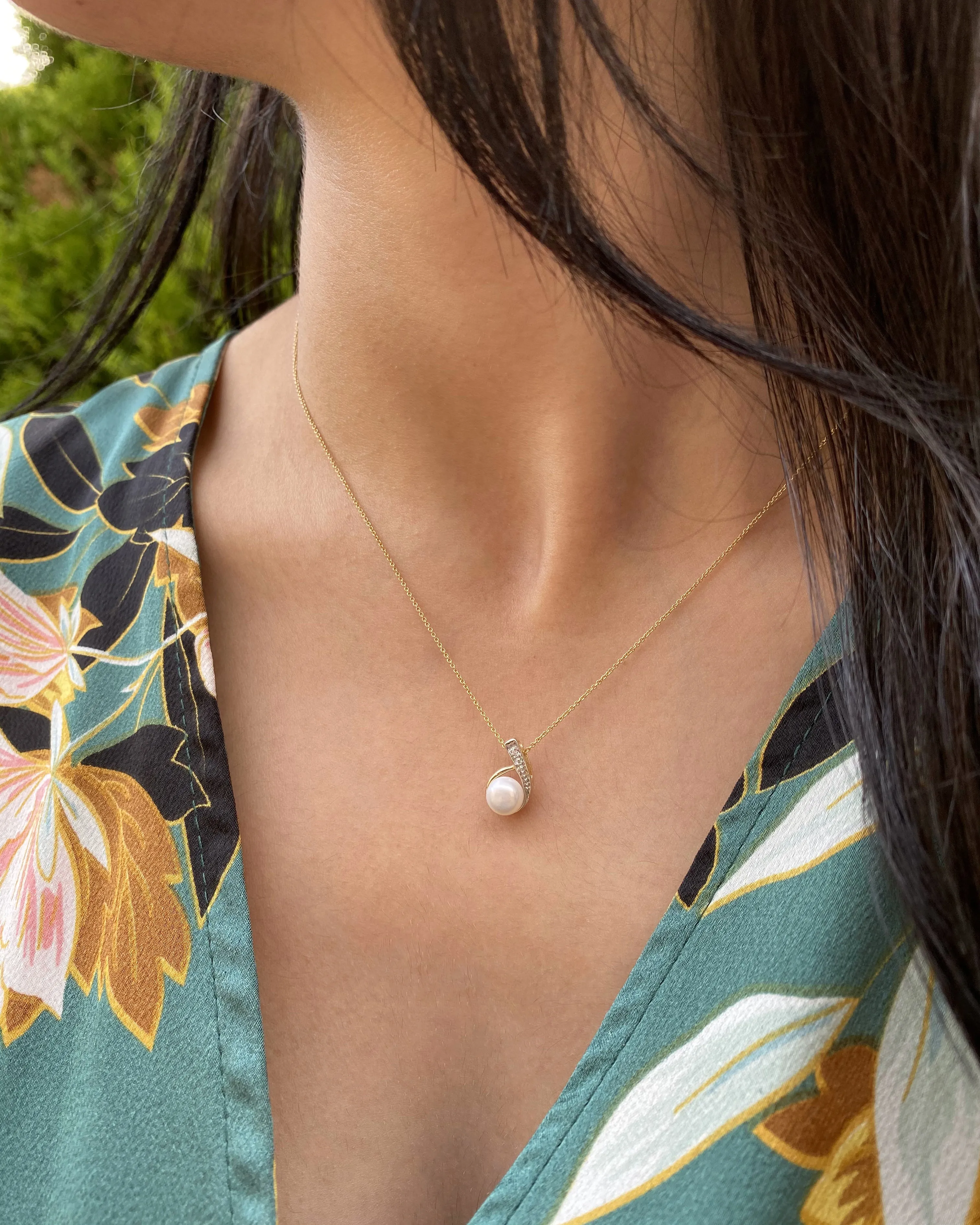 9ct Yellow Gold Gorgeous Diamond   Pearl Pendant Shiels
