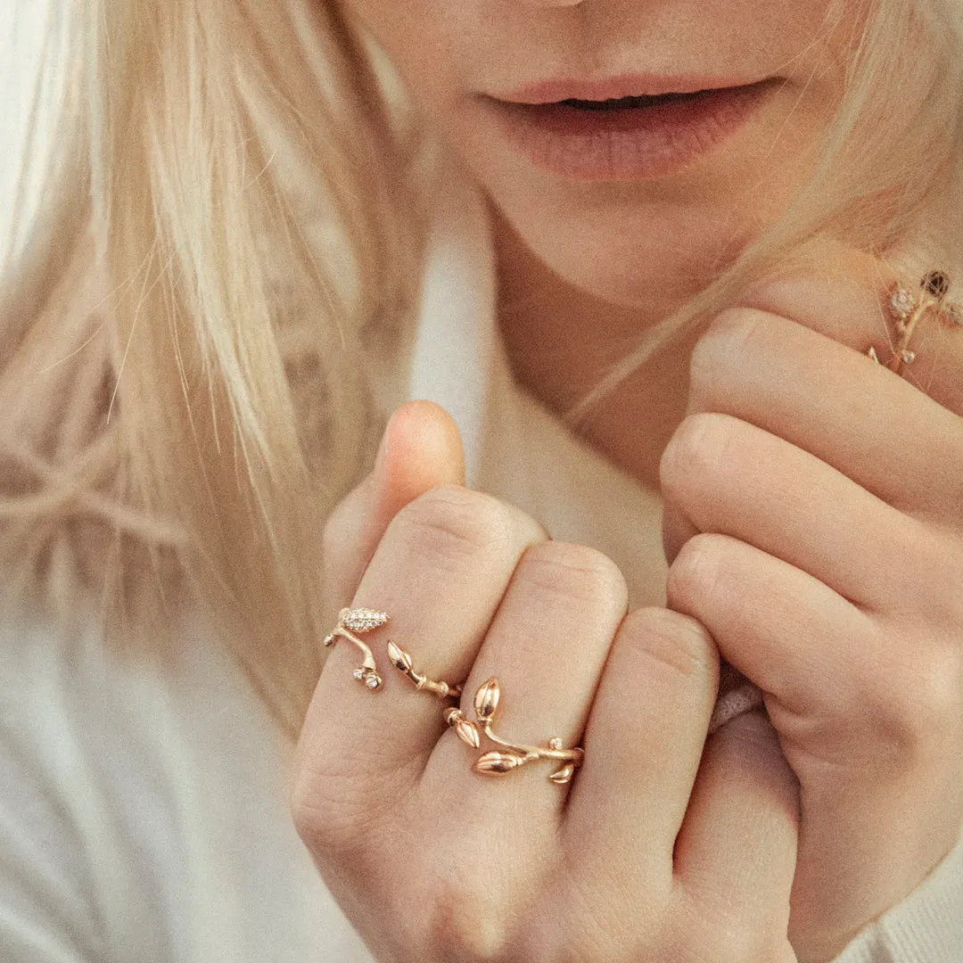 Blooming 18K Gold Polished Ring w. Diamond