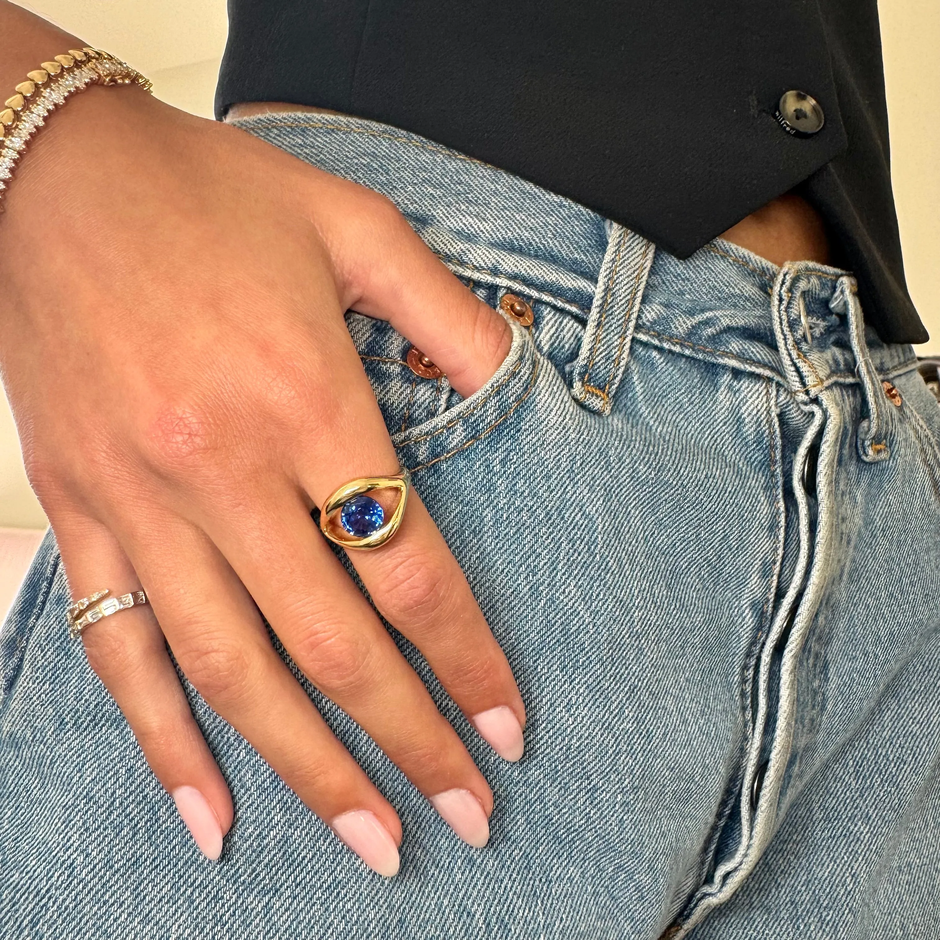 BLUE SAPPHIRE EYE RING Anita Ko