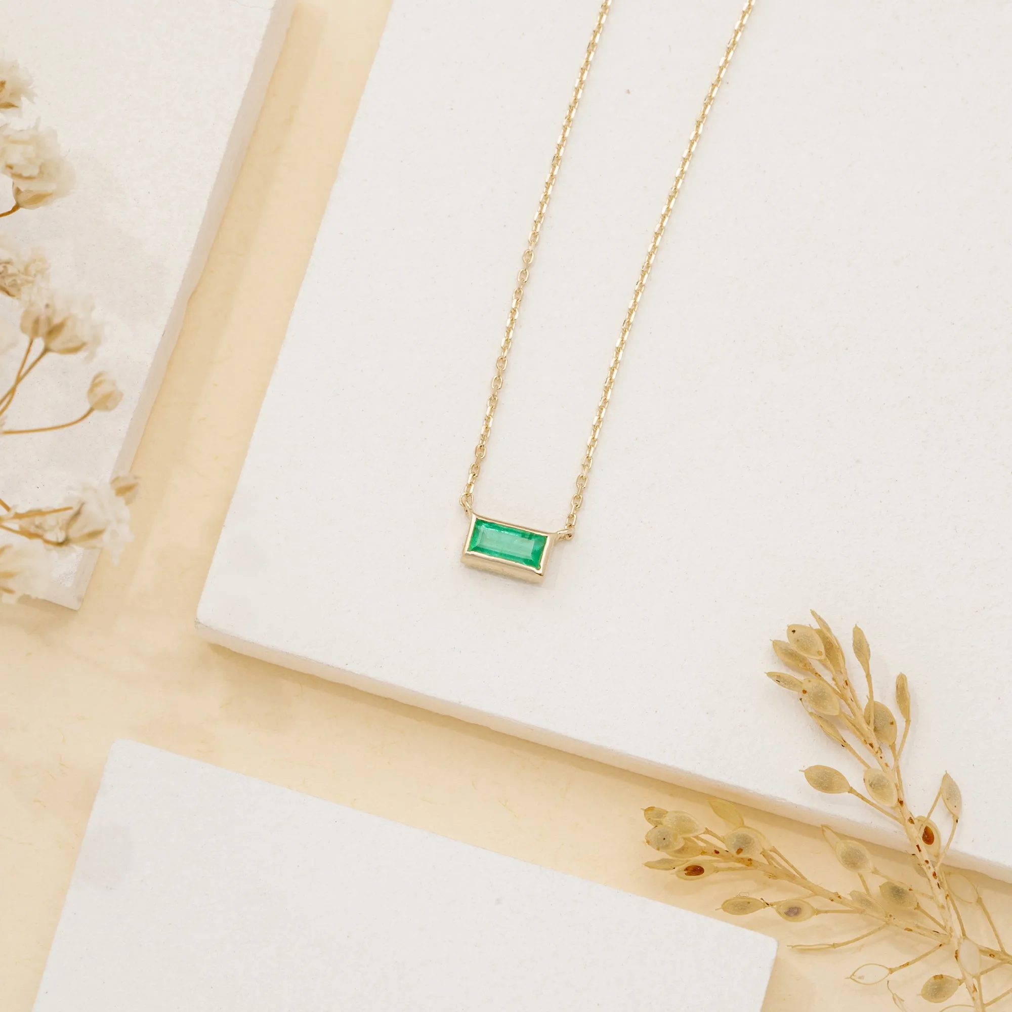 Dainty Emerald Necklace, Teresa SARAHELISE