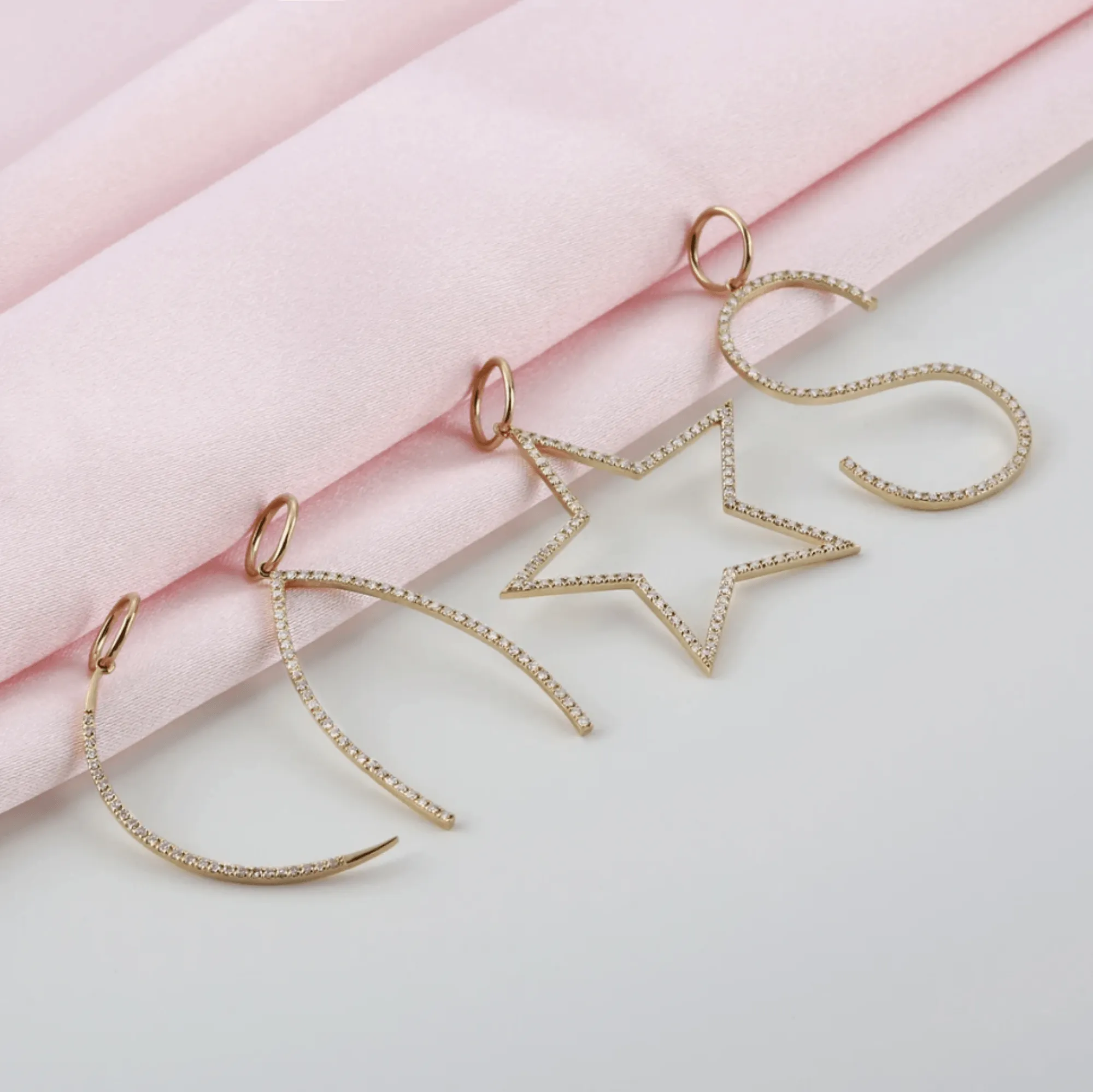 Diamond Star Cutout Charm, Luz SARAHELISE