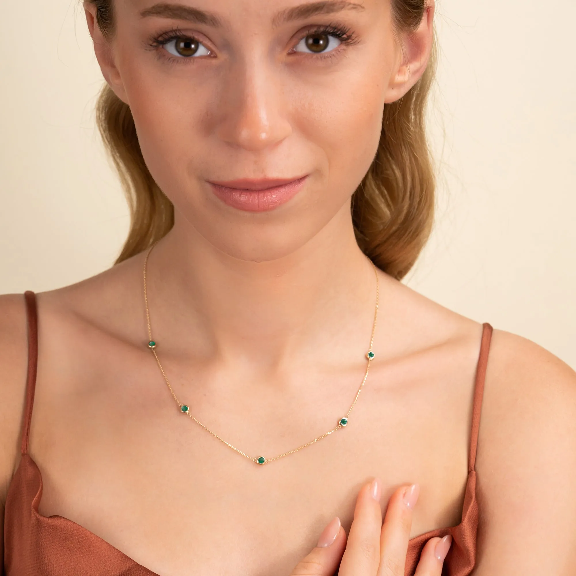 Emerald Station Necklace, Gwen SARAHELISE