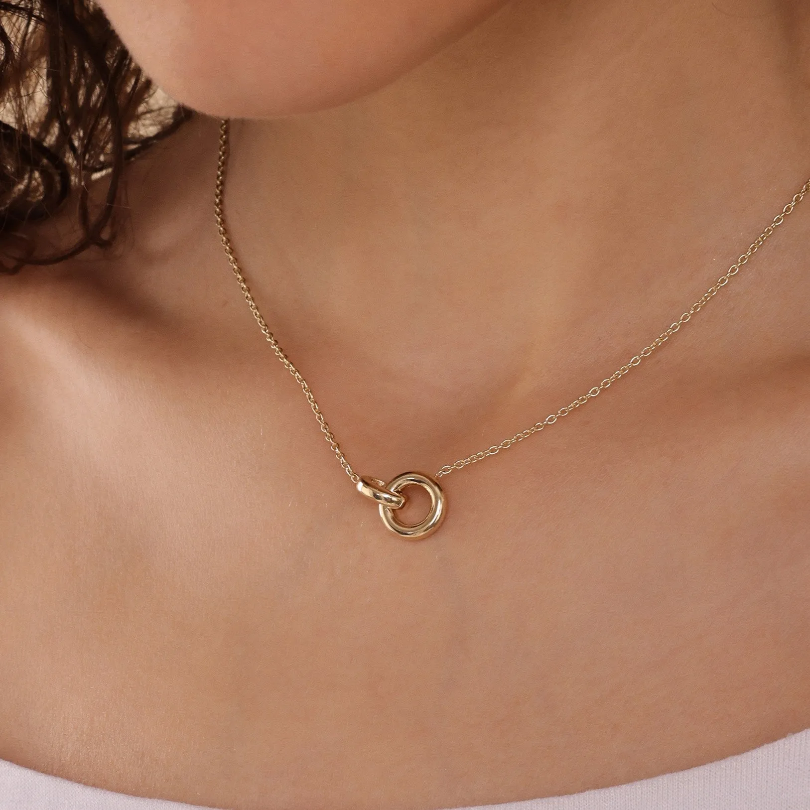 Gold Interlocking Circle Necklace, Eterna SARAHELISE