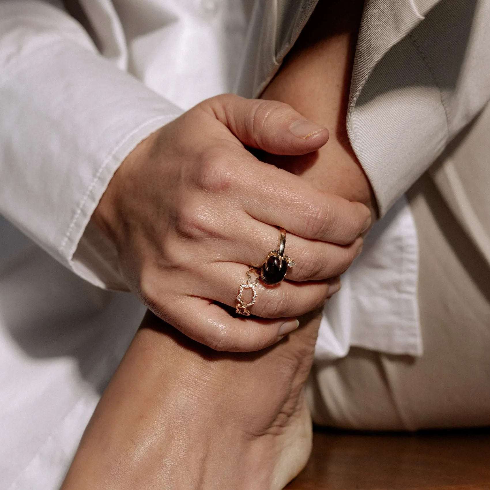 Golden Cloud Band 18K Whitegold Ring w. Diamonds