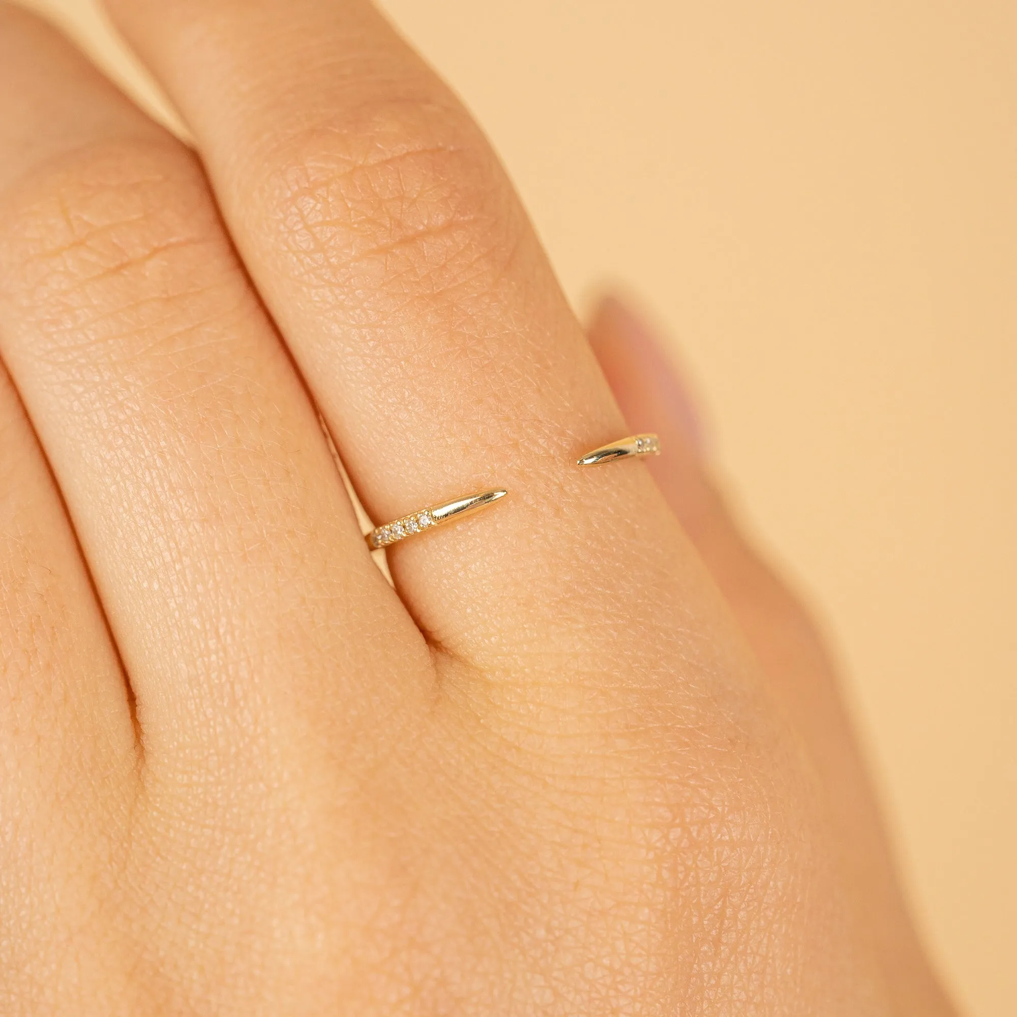Natural Diamond Claw Ring, Alma SARAHELISE
