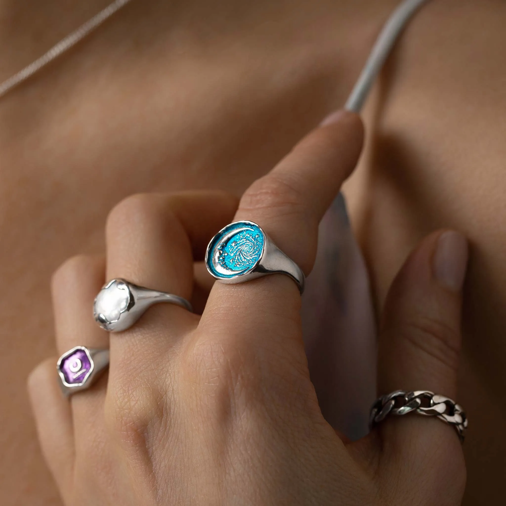 New Beginnings Signet Ring - Mystic Violet