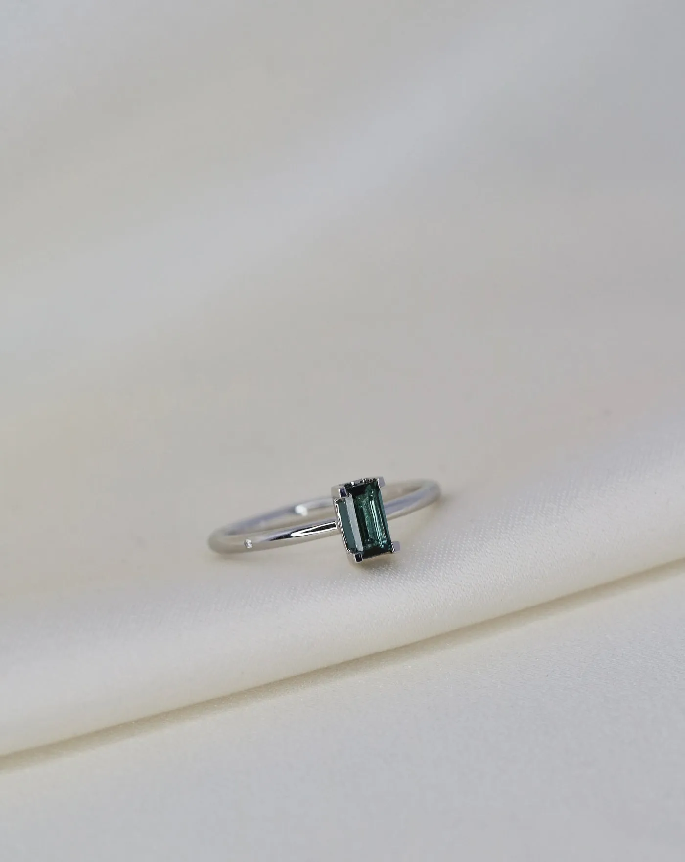 Nord Green S Turned 18K Whitegold Ring w. Tourmaline & Diamond