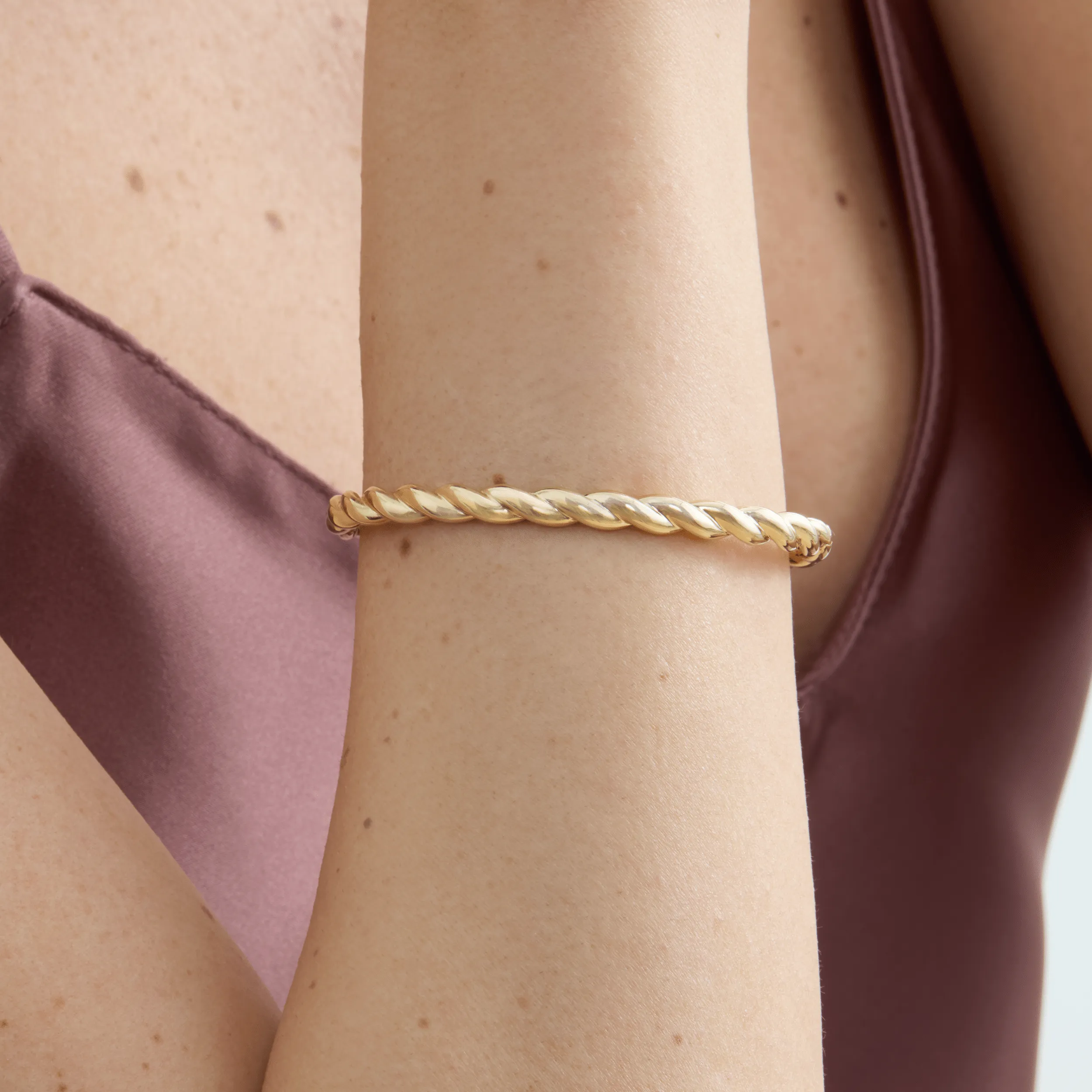 Plain Gold Twisted Bangle, Ailin SARAHELISE
