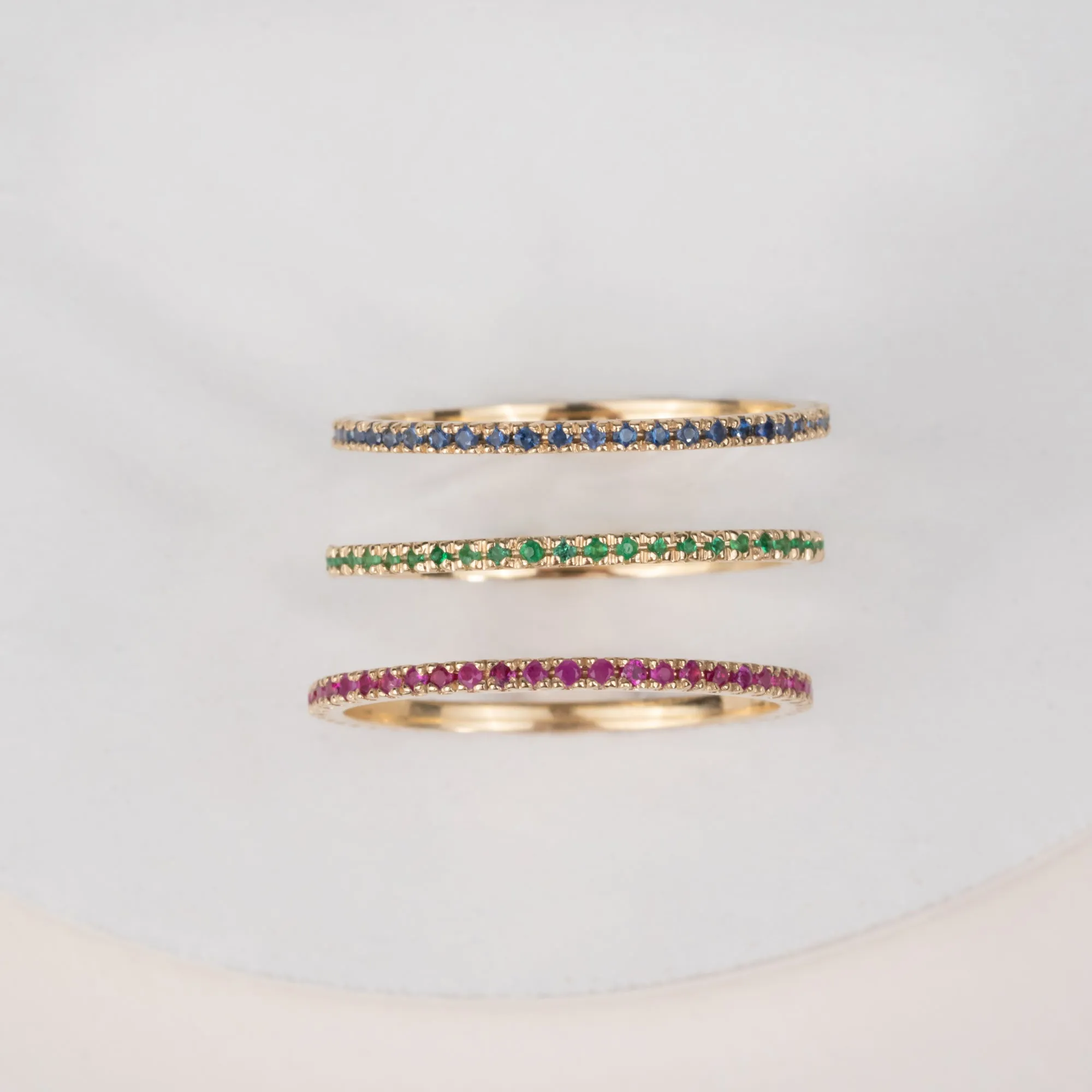 Prong Emerald Eternity Band, Kiki SARAHELISE