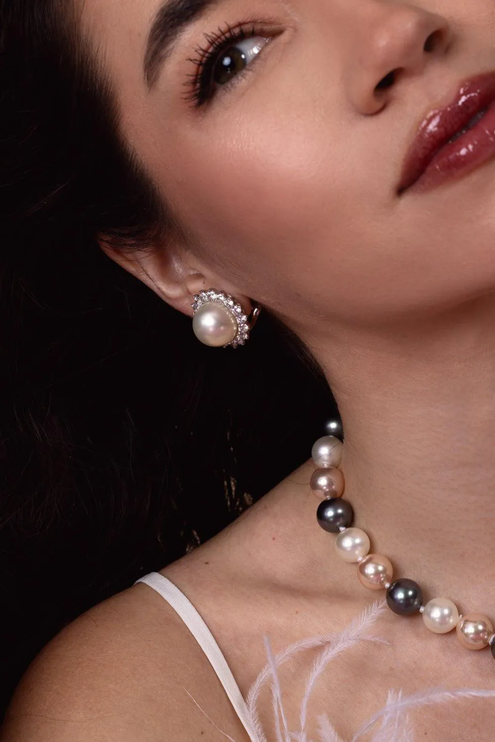 Stone Surrounding Stud Earrings