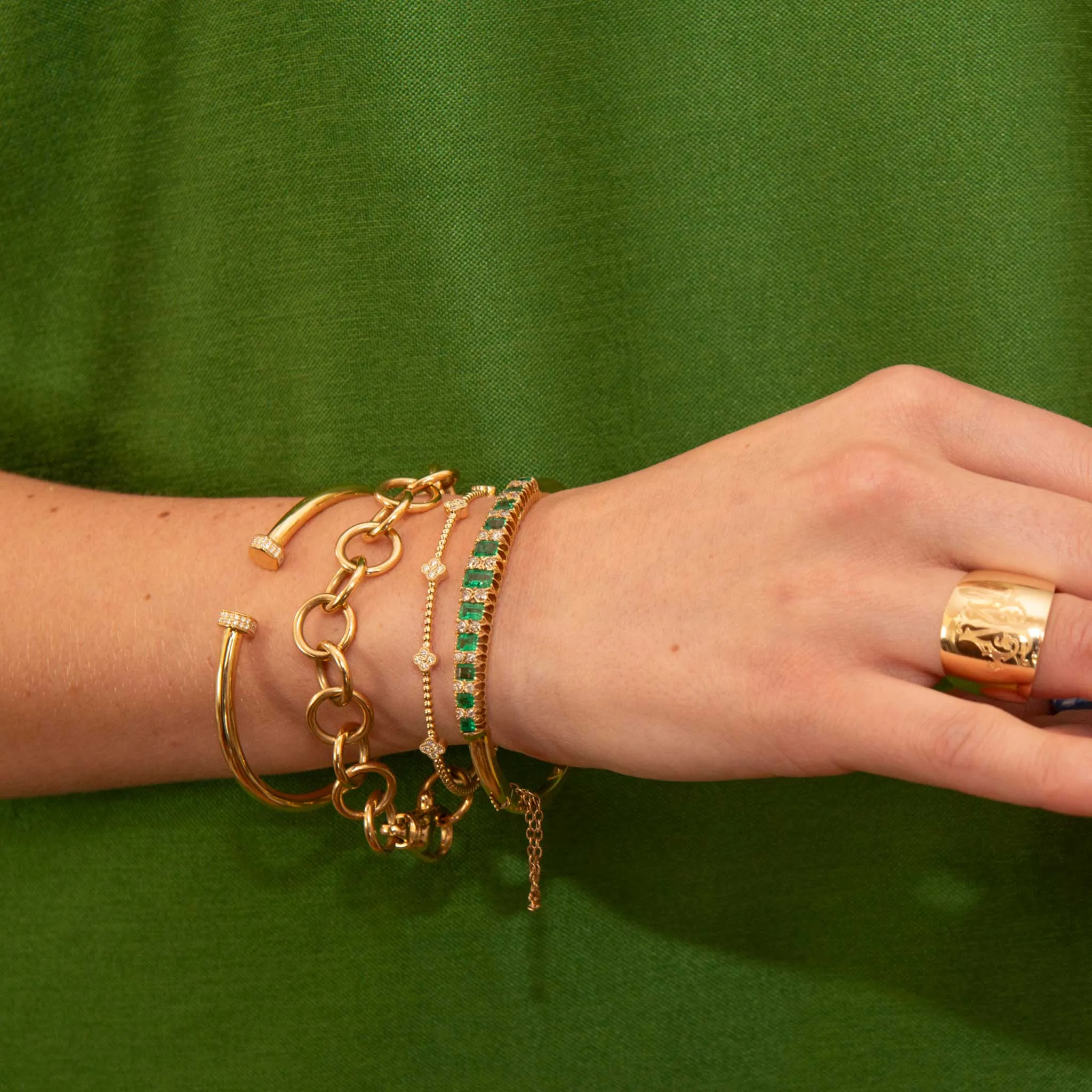 Victorian 1.80ctw Graduated Emerald & Diamond 15K Yellow Gold Bangle