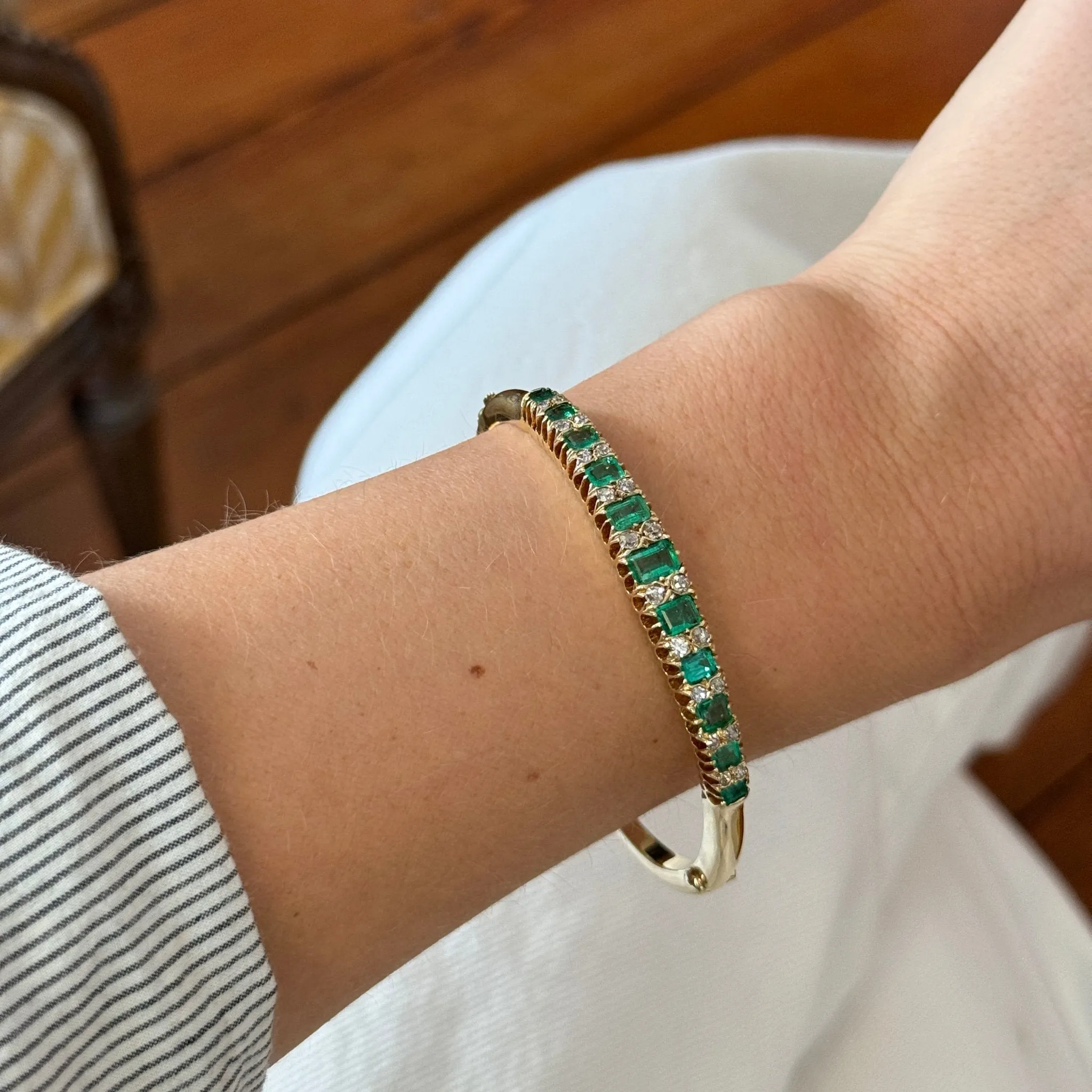Victorian 1.80ctw Graduated Emerald & Diamond 15K Yellow Gold Bangle