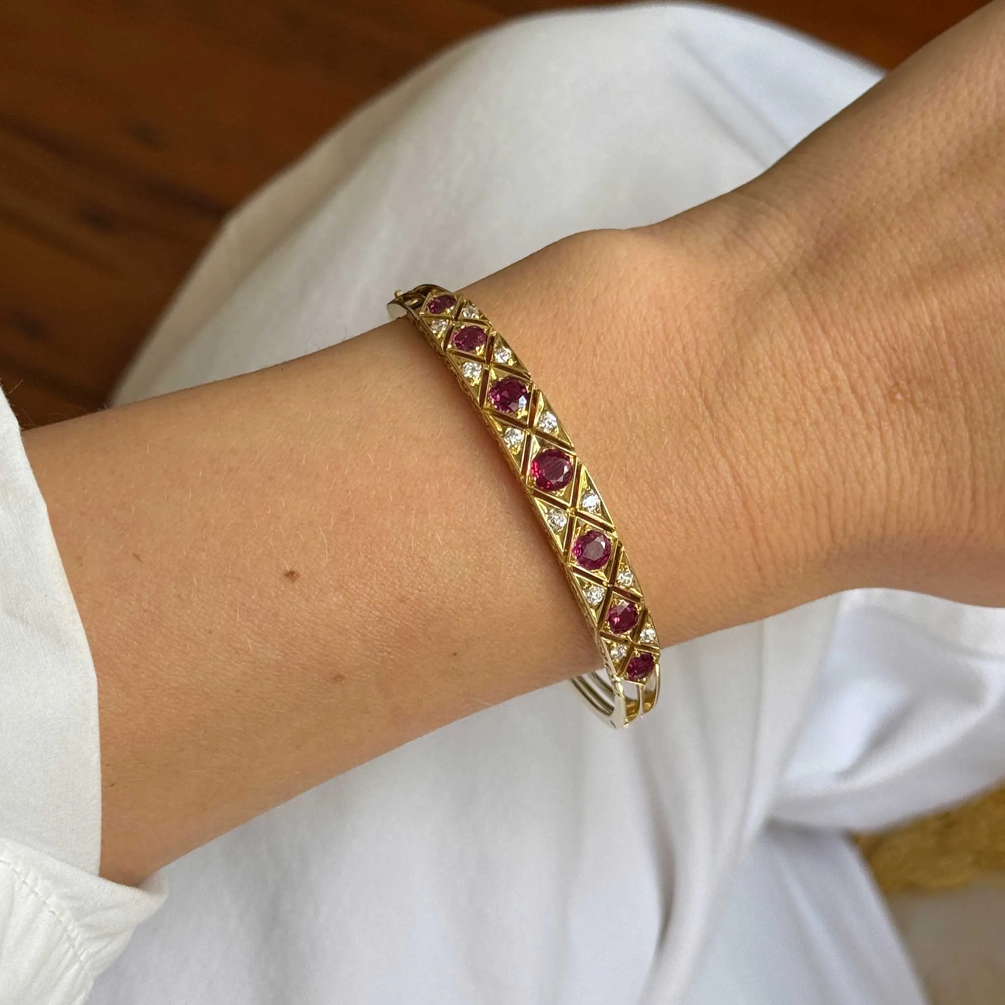 Victorian 2.65ctw Graduated Ruby & Diamond 18K Gold Bangle