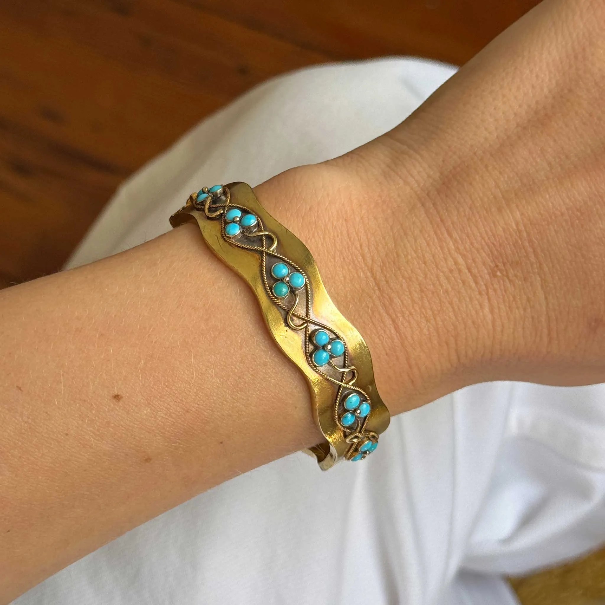 Victorian Turquoise Clover 14K Yellow Gold Wavy Bangle