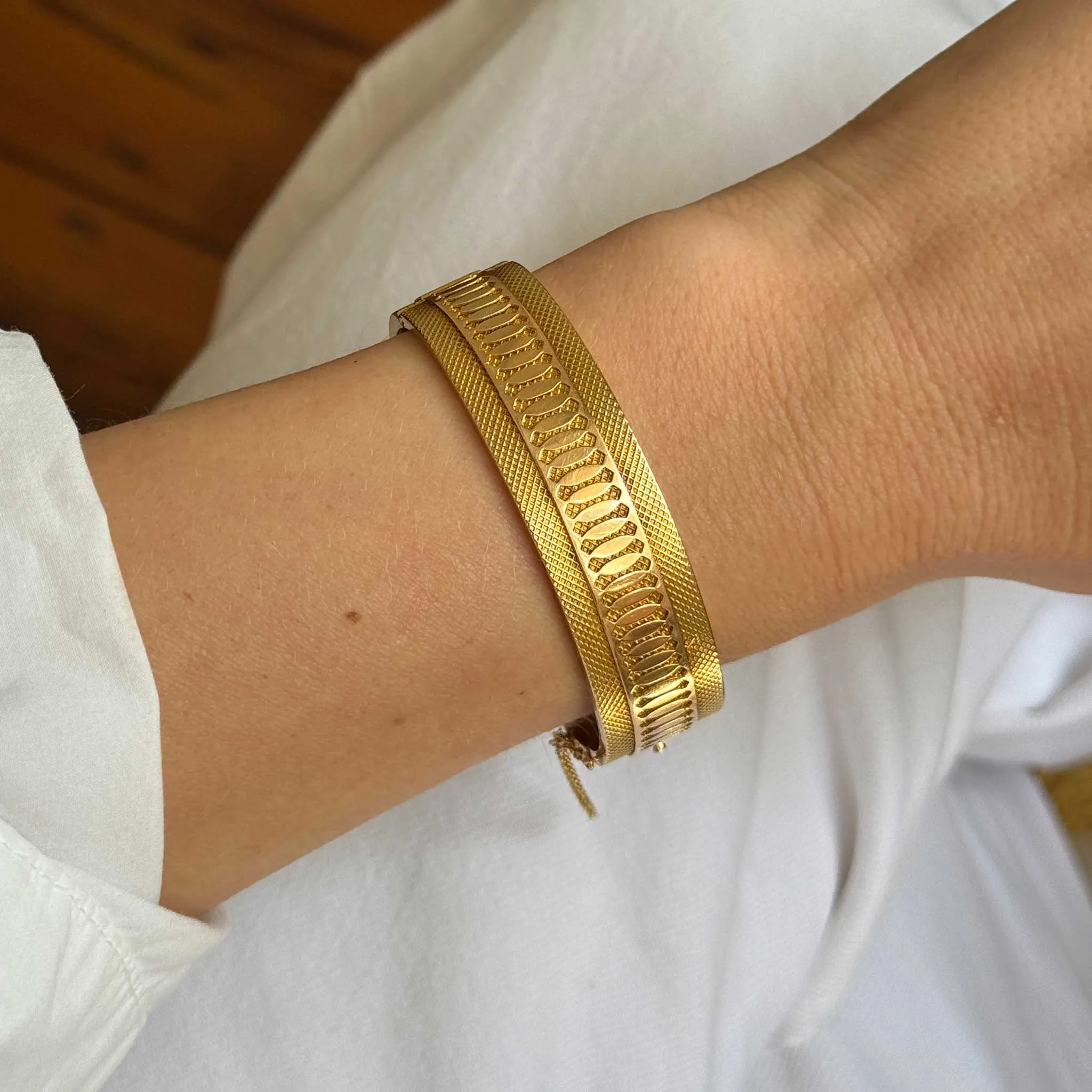 Vintage 18K Gold Waffle Cone Textured Bangle