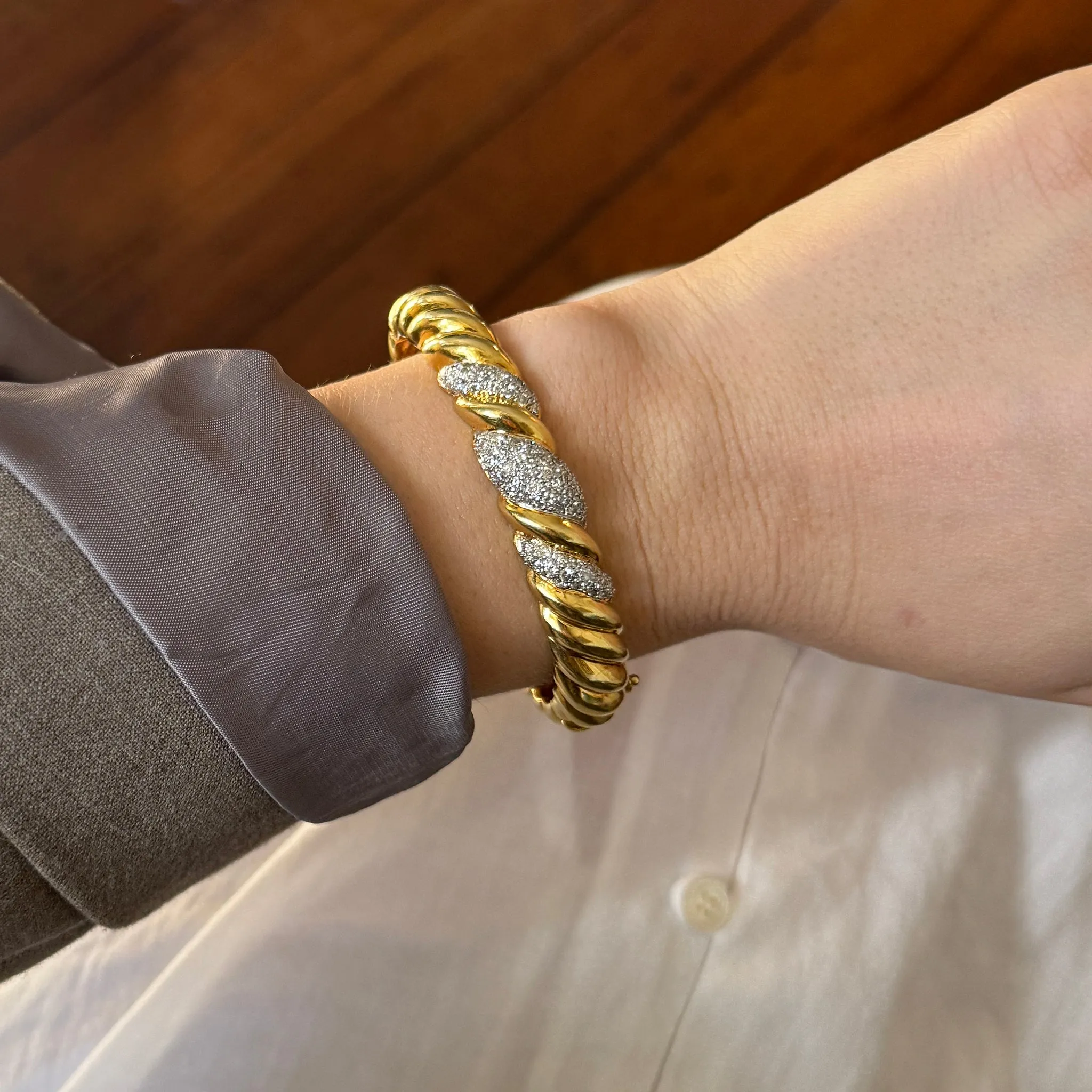 Vintage 1ctw Diamond Pav 18K Gold Twist Bangle