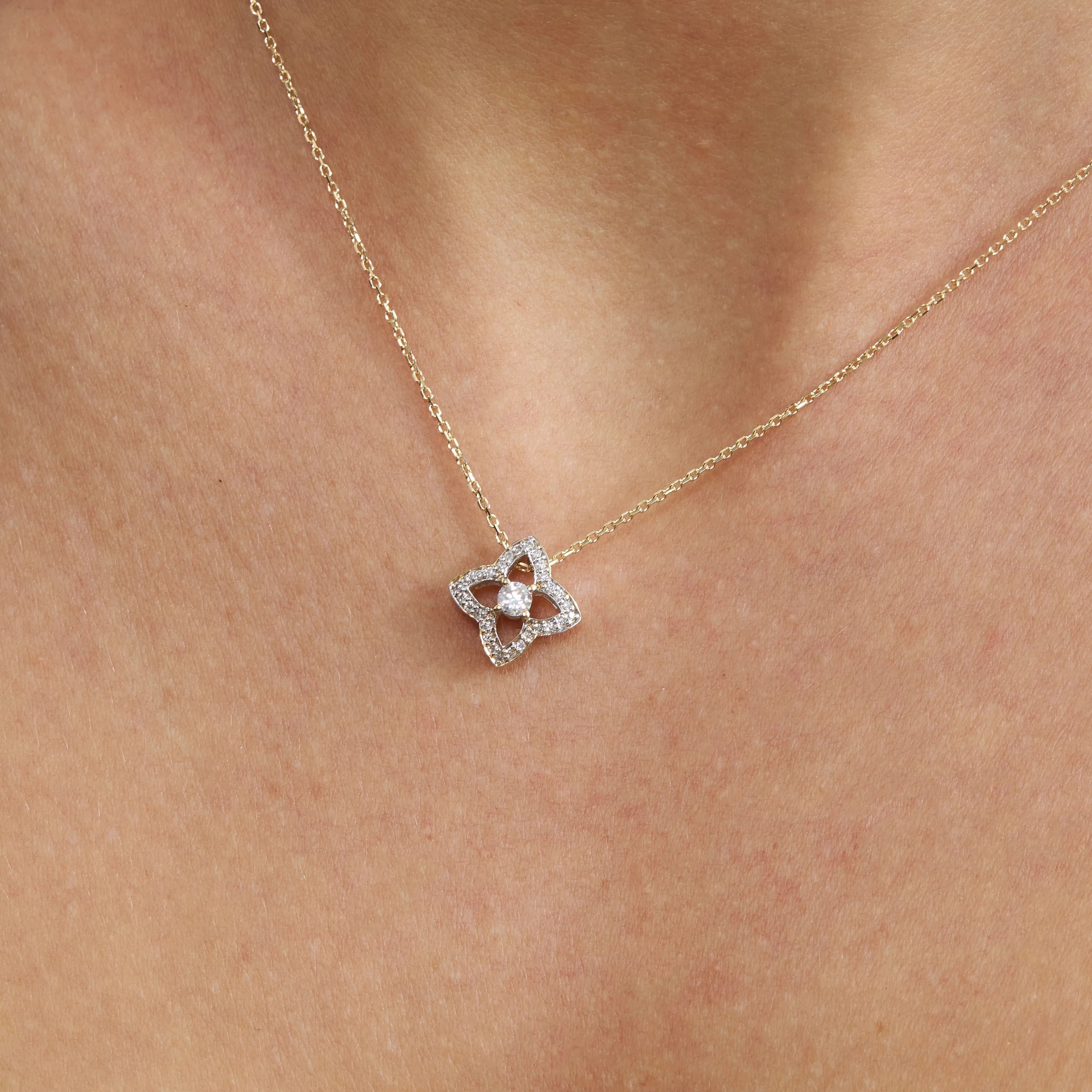 White Diamond Clover Necklace, Nancy SARAHELISE